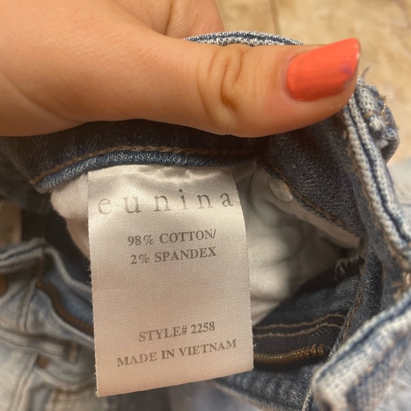 Eunina distressed shorts - Picture 3 of 4